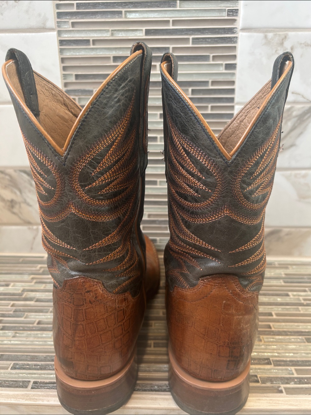 Cody James Men's Gator-Print Brown and Gray Western Cowboy Boots - Picture 2 of 12